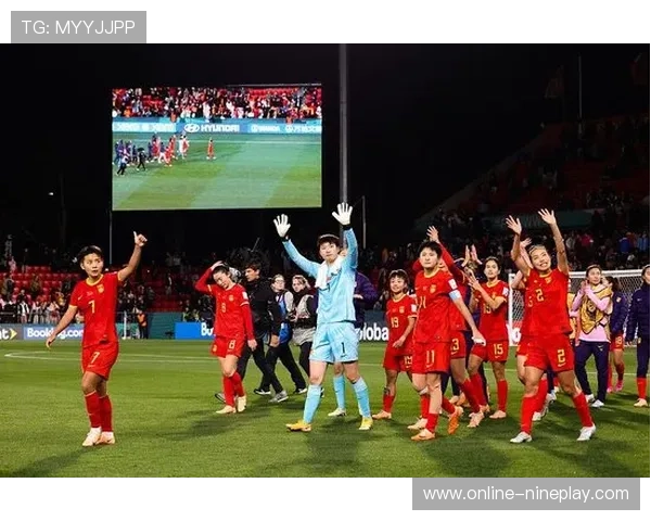 足球卡彩虹套紫碎冰球星限量版珍藏独特魅力引领市场新风潮