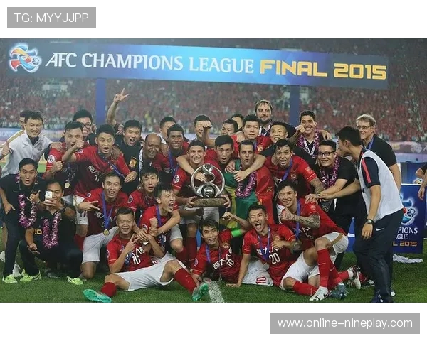 足球巨星赛场热泪瞬间感动无数球迷引发深情共鸣